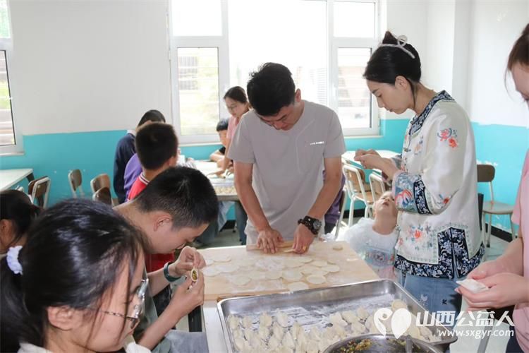 太原晋腾会腾势车友会带着米面油等各种生活物资走进太原市灵星康复中心为孩子们包饺子让孩子们吃上了香喷喷的饺子 - 第9张