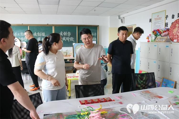 太原晋腾会腾势车友会带着米面油等各种生活物资走进太原市灵星康复中心为孩子们包饺子让孩子们吃上了香喷喷的饺子 - 第6张
