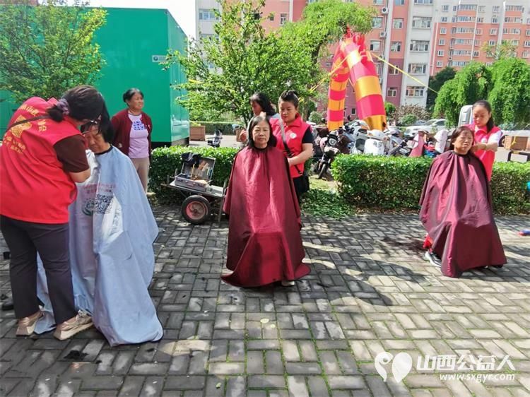 志愿服务进社区健康活动暖人心----介休市敬老协会2026年5月27日走进介休市北关街道彦博路社区为社区所有老人爱心理发义诊 - 第4张 - 山西公益人 志愿服务进社区健康活动暖人心----介休市敬老协会2026年5月27日走进介休市北关街道彦博路社区为社区所有老人爱心理发义诊 - 第4张