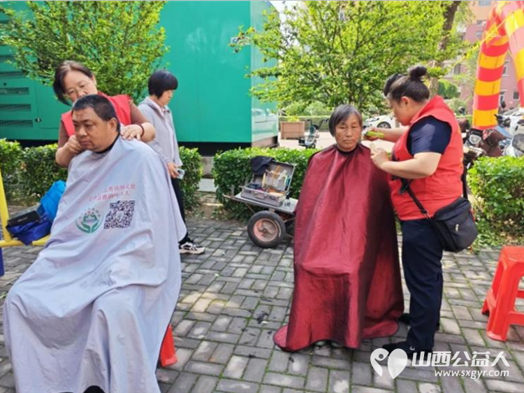 志愿服务进社区健康活动暖人心----介休市敬老协会2026年5月27日走进介休市北关街道彦博路社区为社区所有老人爱心理发义诊 - 第5张 - 山西公益人 志愿服务进社区健康活动暖人心----介休市敬老协会2026年5月27日走进介休市北关街道彦博路社区为社区所有老人爱心理发义诊 - 第5张