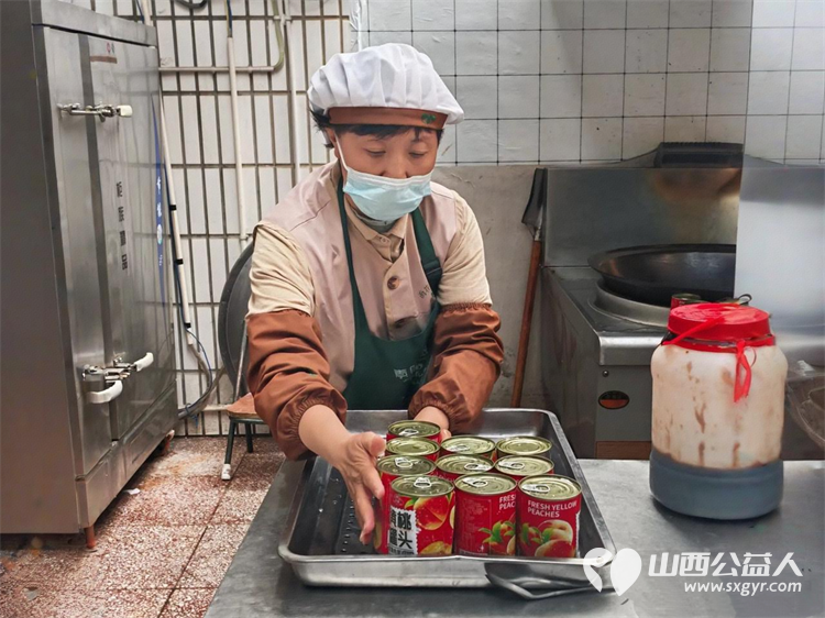 长治市小雨点公益志愿者协会副会长王新丽5月26日公益服务中的温暖日常带来了10件黄桃罐头捐赠给雨花斋二部 - 第11张 - 山西公益人 长治市小雨点公益志愿者协会副会长王新丽5月26日公益服务中的温暖日常带来了10件黄桃罐头捐赠给雨花斋二部 - 第11张