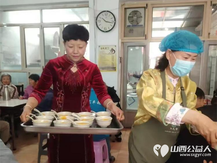 长治市小雨点公益志愿者协会副会长王新丽5月26日公益服务中的温暖日常带来了10件黄桃罐头捐赠给雨花斋二部 - 第1张 - 山西公益人 长治市小雨点公益志愿者协会副会长王新丽5月26日公益服务中的温暖日常带来了10件黄桃罐头捐赠给雨花斋二部 - 第1张