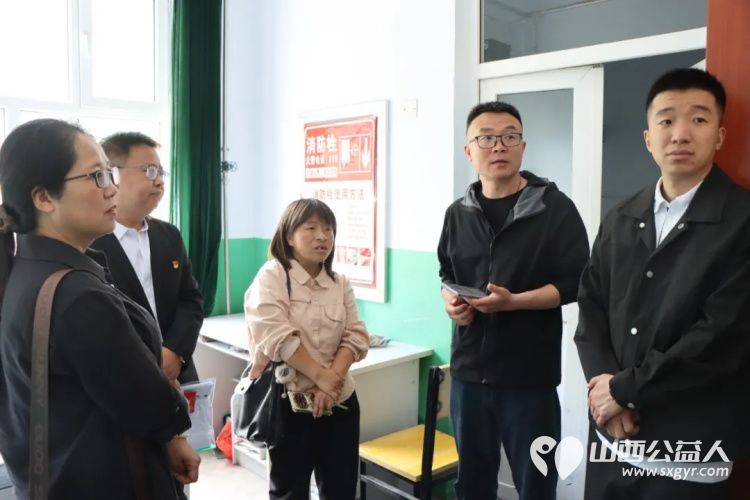 微心愿点亮童心爱心伴少年成长----共青团晋城市委、晋城市慈善总会联合爱心单位走进陵川县礼义镇沙河小学、高平市建宁乡中心小学为60名困境青少年送上心仪礼物 - 第5张 - 山西公益人 微心愿点亮童心爱心伴少年成长----共青团晋城市委、晋城市慈善总会联合爱心单位走进陵川县礼义镇沙河小学、高平市建宁乡中心小学为60名困境青少年送上心仪礼物 - 第5张