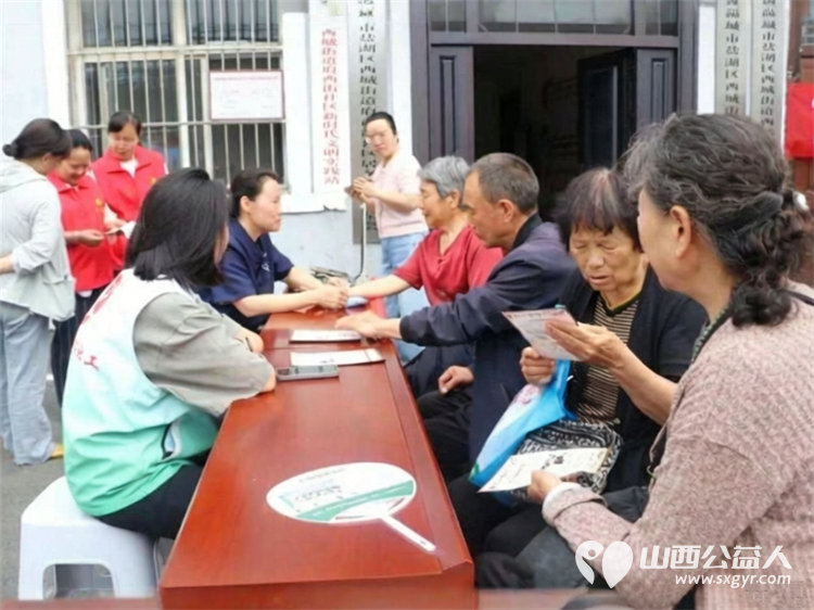 盐湖区志愿者协会爱在河东尊老爱幼进社区常态化志愿服务活动走进府西街社区设置义剪中医义诊按摩理疗同步开展未成年人普法宣传为辖区居民送上了一份暖心服务套餐 - 第8张