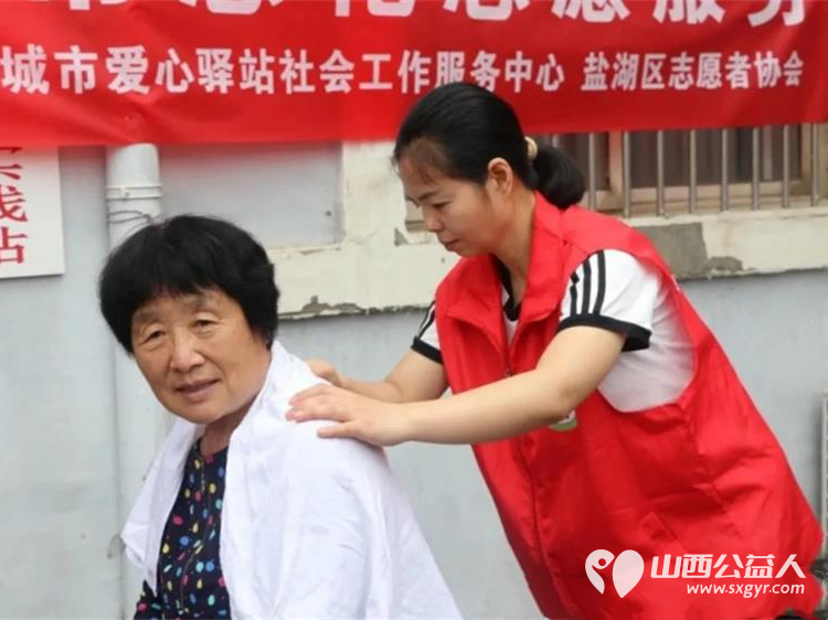 盐湖区志愿者协会爱在河东尊老爱幼进社区常态化志愿服务活动走进府西街社区设置义剪中医义诊按摩理疗同步开展未成年人普法宣传为辖区居民送上了一份暖心服务套餐 - 第19张