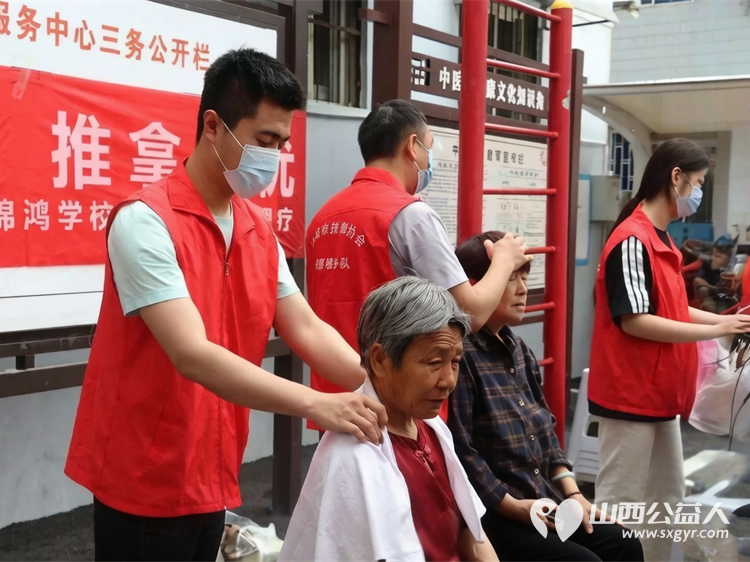 盐湖区志愿者协会爱在河东尊老爱幼进社区常态化志愿服务活动走进府西街社区设置义剪中医义诊按摩理疗同步开展未成年人普法宣传为辖区居民送上了一份暖心服务套餐 - 第12张