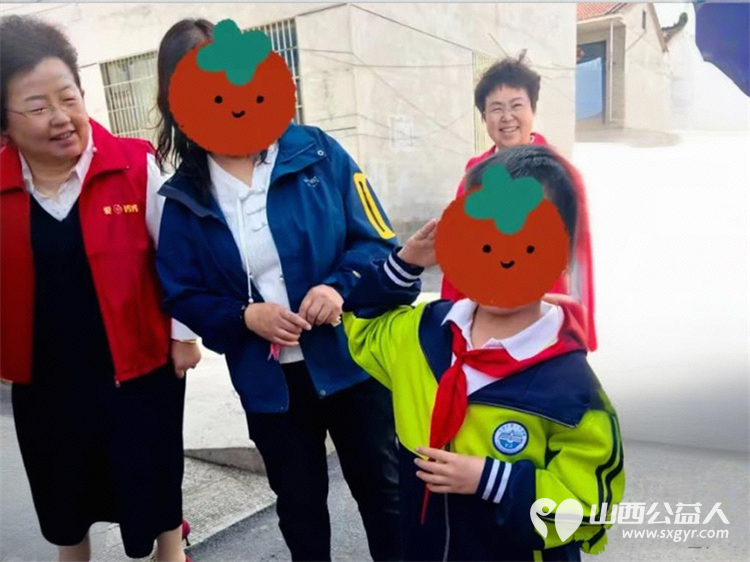 以爱为名步履不停----长治市爱心妈妈志愿服务协会的爱心妈妈们奔赴屯留为单亲妈妈两个尚未长大的孩子贫困家庭送帮扶大米面粉食用油衣物及12000元捐款 - 第16张 - 山西公益人 以爱为名步履不停----长治市爱心妈妈志愿服务协会的爱心妈妈们奔赴屯留为单亲妈妈两个尚未长大的孩子贫困家庭送帮扶大米面粉食用油衣物及12000元捐款 - 第16张