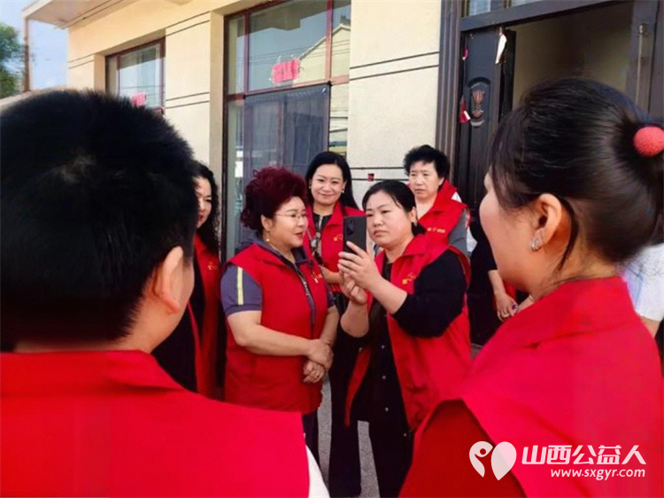 以爱为名步履不停----长治市爱心妈妈志愿服务协会的爱心妈妈们奔赴屯留为单亲妈妈两个尚未长大的孩子贫困家庭送帮扶大米面粉食用油衣物及12000元捐款 - 第3张 - 山西公益人 以爱为名步履不停----长治市爱心妈妈志愿服务协会的爱心妈妈们奔赴屯留为单亲妈妈两个尚未长大的孩子贫困家庭送帮扶大米面粉食用油衣物及12000元捐款 - 第3张