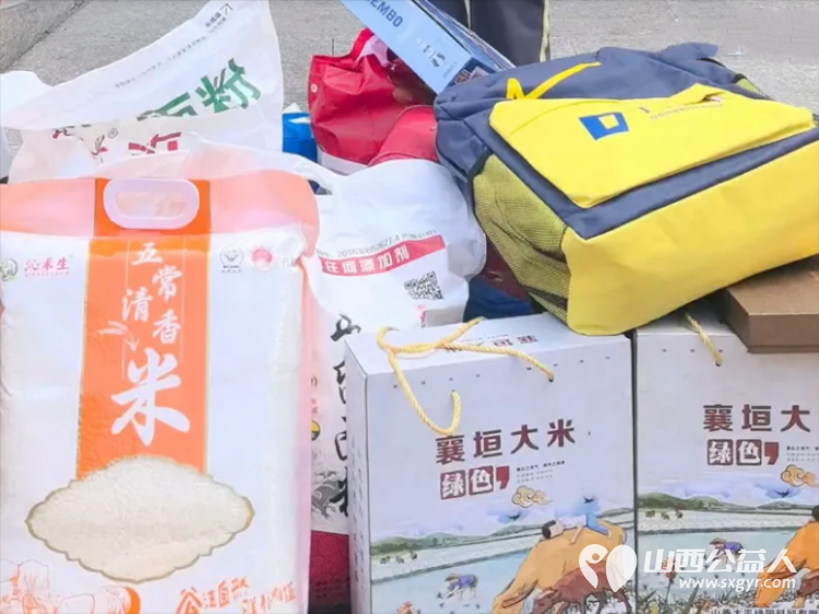 以爱为名步履不停----长治市爱心妈妈志愿服务协会的爱心妈妈们奔赴屯留为单亲妈妈两个尚未长大的孩子贫困家庭送帮扶大米面粉食用油衣物及12000元捐款 - 第26张 - 山西公益人 以爱为名步履不停----长治市爱心妈妈志愿服务协会的爱心妈妈们奔赴屯留为单亲妈妈两个尚未长大的孩子贫困家庭送帮扶大米面粉食用油衣物及12000元捐款 - 第26张
