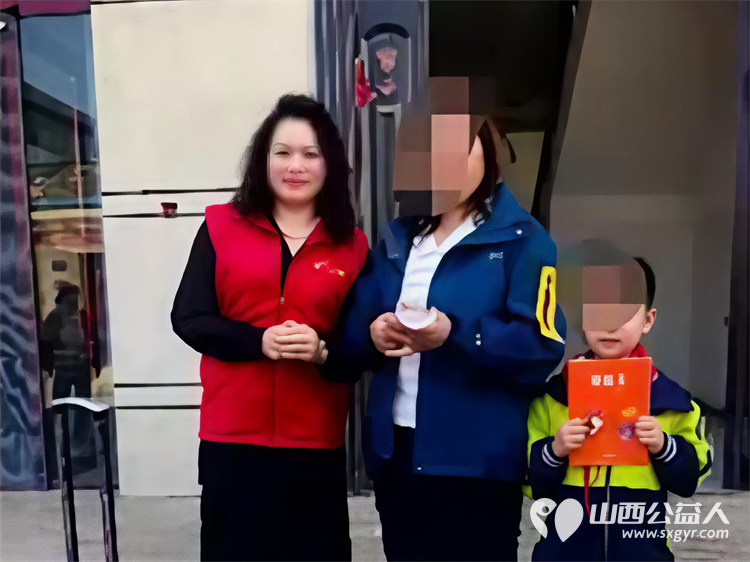 以爱为名步履不停----长治市爱心妈妈志愿服务协会的爱心妈妈们奔赴屯留为单亲妈妈两个尚未长大的孩子贫困家庭送帮扶大米面粉食用油衣物及12000元捐款 - 第23张 - 山西公益人 以爱为名步履不停----长治市爱心妈妈志愿服务协会的爱心妈妈们奔赴屯留为单亲妈妈两个尚未长大的孩子贫困家庭送帮扶大米面粉食用油衣物及12000元捐款 - 第23张