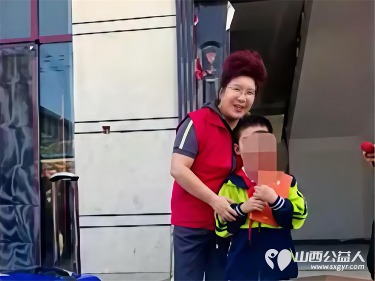 以爱为名步履不停----长治市爱心妈妈志愿服务协会的爱心妈妈们奔赴屯留为单亲妈妈两个尚未长大的孩子贫困家庭送帮扶大米面粉食用油衣物及12000元捐款 - 第22张 - 山西公益人 以爱为名步履不停----长治市爱心妈妈志愿服务协会的爱心妈妈们奔赴屯留为单亲妈妈两个尚未长大的孩子贫困家庭送帮扶大米面粉食用油衣物及12000元捐款 - 第22张