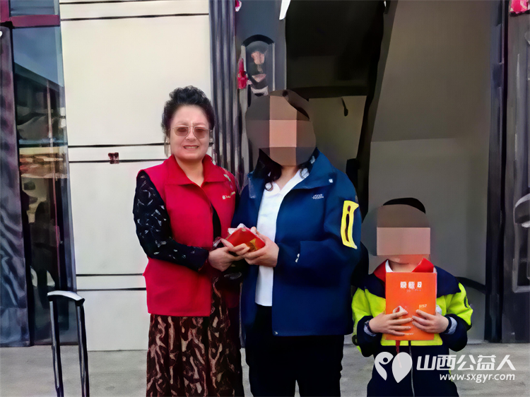 以爱为名步履不停----长治市爱心妈妈志愿服务协会的爱心妈妈们奔赴屯留为单亲妈妈两个尚未长大的孩子贫困家庭送帮扶大米面粉食用油衣物及12000元捐款 - 第20张 - 山西公益人 以爱为名步履不停----长治市爱心妈妈志愿服务协会的爱心妈妈们奔赴屯留为单亲妈妈两个尚未长大的孩子贫困家庭送帮扶大米面粉食用油衣物及12000元捐款 - 第20张