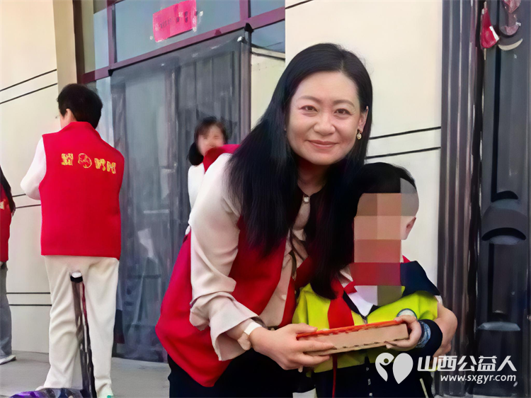 以爱为名步履不停----长治市爱心妈妈志愿服务协会的爱心妈妈们奔赴屯留为单亲妈妈两个尚未长大的孩子贫困家庭送帮扶大米面粉食用油衣物及12000元捐款 - 第12张 - 山西公益人 以爱为名步履不停----长治市爱心妈妈志愿服务协会的爱心妈妈们奔赴屯留为单亲妈妈两个尚未长大的孩子贫困家庭送帮扶大米面粉食用油衣物及12000元捐款 - 第12张