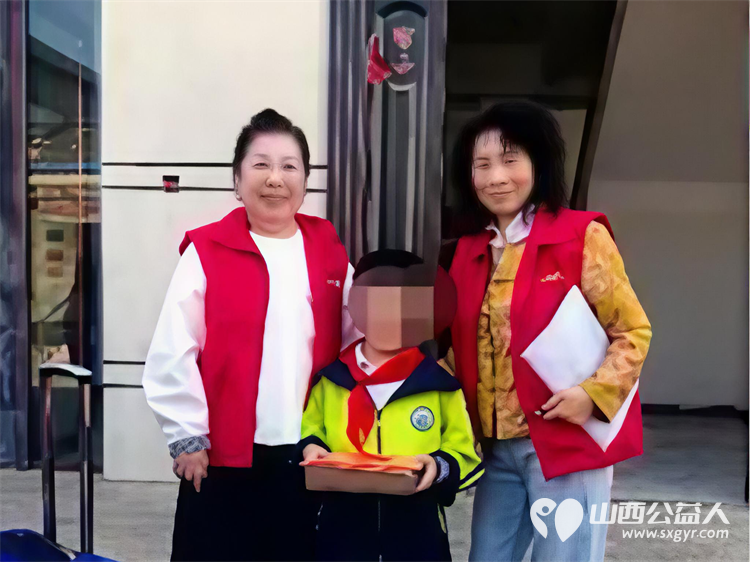 以爱为名步履不停----长治市爱心妈妈志愿服务协会的爱心妈妈们奔赴屯留为单亲妈妈两个尚未长大的孩子贫困家庭送帮扶大米面粉食用油衣物及12000元捐款 - 第10张 - 山西公益人 以爱为名步履不停----长治市爱心妈妈志愿服务协会的爱心妈妈们奔赴屯留为单亲妈妈两个尚未长大的孩子贫困家庭送帮扶大米面粉食用油衣物及12000元捐款 - 第10张