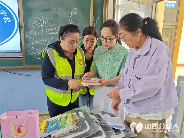 汇聚微薄爱心成全孩童心愿|文水县多方联动开展六一微心愿圆梦行动文水县爱心帮扶志愿者协会在北张乡西宜亭学校为困境儿童送上节日的温暖与祝福 - 第7张 - 山西公益人 汇聚微薄爱心成全孩童心愿|文水县多方联动开展六一微心愿圆梦行动文水县爱心帮扶志愿者协会在北张乡西宜亭学校为困境儿童送上节日的温暖与祝福 - 第7张