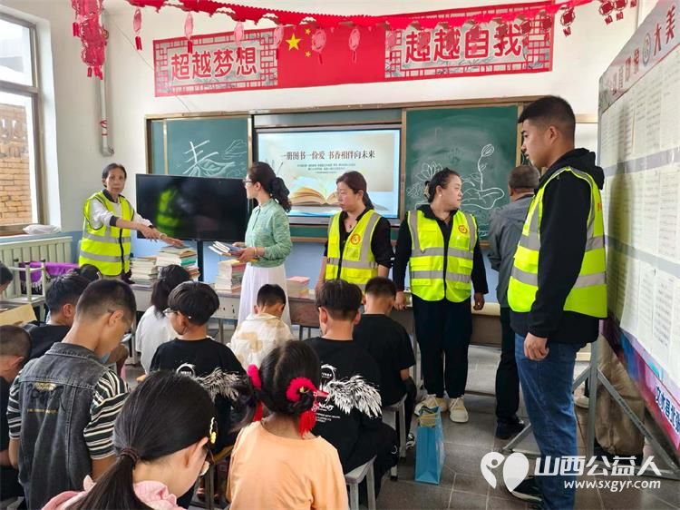 汇聚微薄爱心成全孩童心愿|文水县多方联动开展六一微心愿圆梦行动文水县爱心帮扶志愿者协会在北张乡西宜亭学校为困境儿童送上节日的温暖与祝福 - 第4张 - 山西公益人 汇聚微薄爱心成全孩童心愿|文水县多方联动开展六一微心愿圆梦行动文水县爱心帮扶志愿者协会在北张乡西宜亭学校为困境儿童送上节日的温暖与祝福 - 第4张