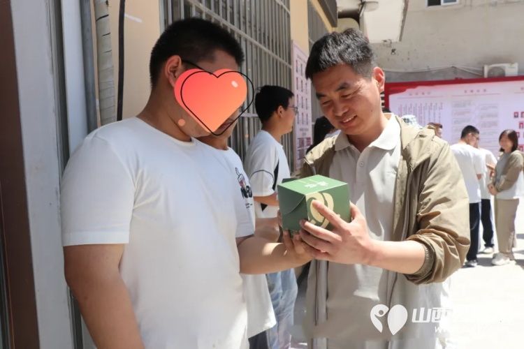 童心向党爱满六一困境儿童被温暖包围 2026年运城市妇联爱心妈妈主题关爱活动温情启幕盐湖区志愿者协会志愿者带领协会长期关注的困境儿童共同参与了这场充满爱与希望的活动 - 第12张 - 山西公益人 童心向党爱满六一困境儿童被温暖包围 2026年运城市妇联爱心妈妈主题关爱活动温情启幕盐湖区志愿者协会志愿者带领协会长期关注的困境儿童共同参与了这场充满爱与希望的活动 - 第12张