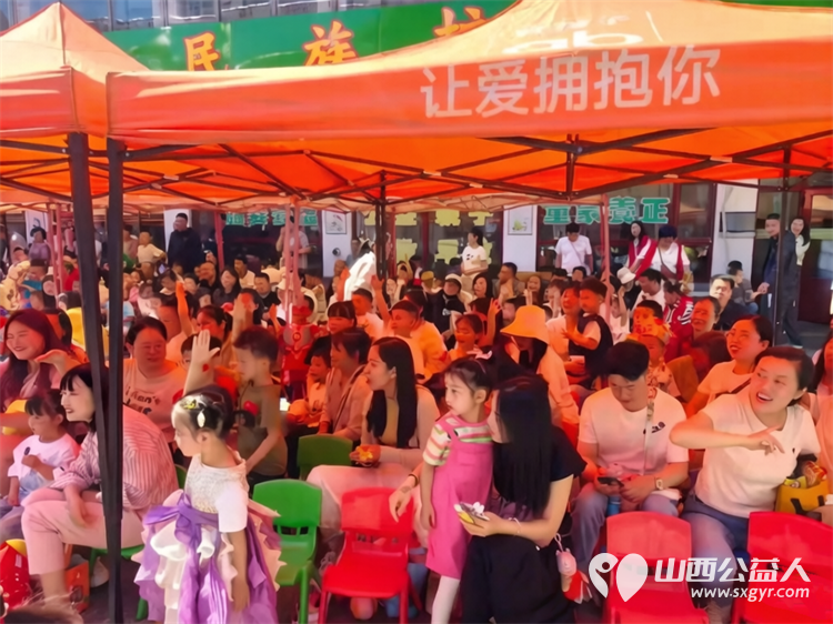 长治市小雨点公益志愿者协会王新丽副会长组织明珠幼儿园六一公益义卖活动本次义卖活动共筹集善款1100元所有善款将全部用于启明星智障儿童为他们送去温暖与关怀 - 第3张 - 山西公益人 长治市小雨点公益志愿者协会王新丽副会长组织明珠幼儿园六一公益义卖活动本次义卖活动共筹集善款1100元所有善款将全部用于启明星智障儿童为他们送去温暖与关怀 - 第3张