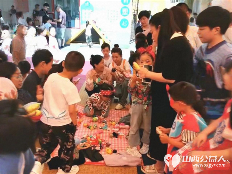 长治市小雨点公益志愿者协会王新丽副会长组织明珠幼儿园六一公益义卖活动本次义卖活动共筹集善款1100元所有善款将全部用于启明星智障儿童为他们送去温暖与关怀 - 第6张 - 山西公益人 长治市小雨点公益志愿者协会王新丽副会长组织明珠幼儿园六一公益义卖活动本次义卖活动共筹集善款1100元所有善款将全部用于启明星智障儿童为他们送去温暖与关怀 - 第6张