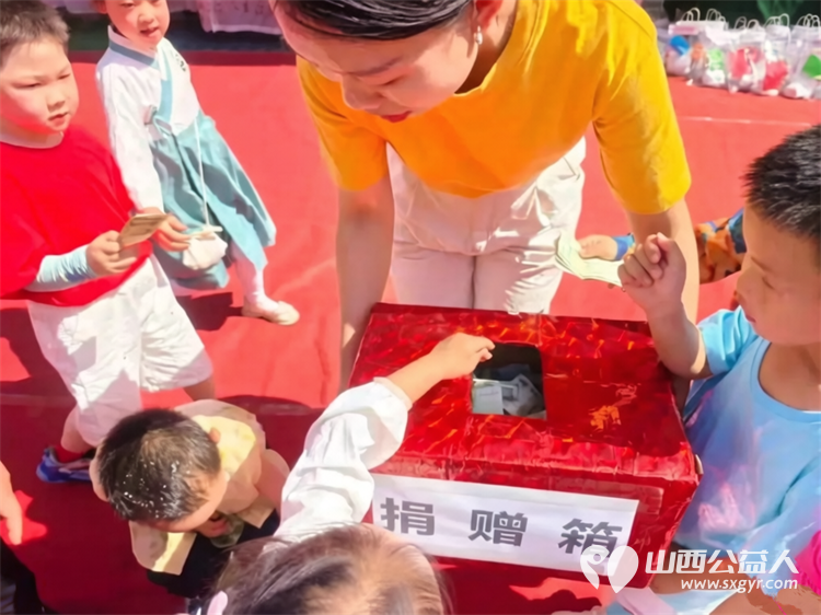 长治市小雨点公益志愿者协会王新丽副会长组织明珠幼儿园六一公益义卖活动本次义卖活动共筹集善款1100元所有善款将全部用于启明星智障儿童为他们送去温暖与关怀 - 第8张 - 山西公益人 长治市小雨点公益志愿者协会王新丽副会长组织明珠幼儿园六一公益义卖活动本次义卖活动共筹集善款1100元所有善款将全部用于启明星智障儿童为他们送去温暖与关怀 - 第8张