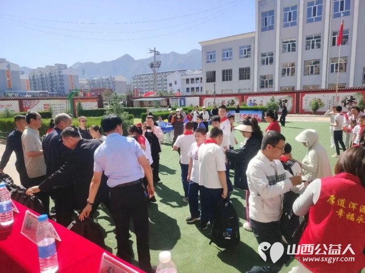 浑源县残联扶残助残志愿者协会联合浑源多部门联动开展助残助学活动3000元企业赞助4700元物资送到浑源县特殊教育学校 - 第6张