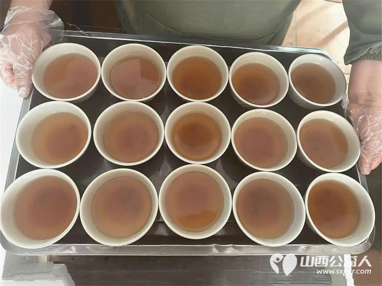 一碗素斋里的代际传承：六一儿童节长治市小雨点公益志愿者协会在长治雨花斋二部的温情一日给一群特殊的老小孩度过一个充满温情的节日 - 第19张