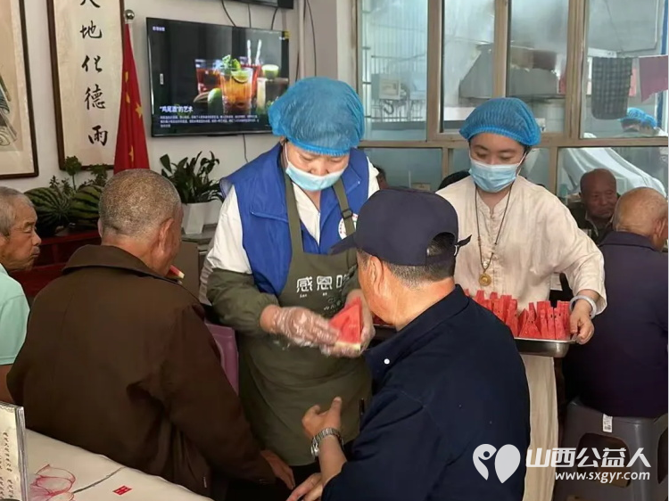 一碗素斋里的代际传承：六一儿童节长治市小雨点公益志愿者协会在长治雨花斋二部的温情一日给一群特殊的老小孩度过一个充满温情的节日 - 第10张
