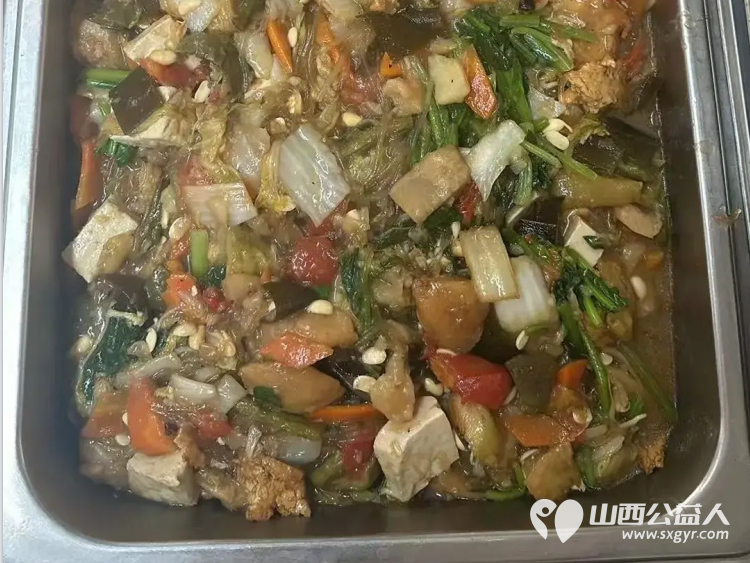 一碗素斋里的代际传承：六一儿童节长治市小雨点公益志愿者协会在长治雨花斋二部的温情一日给一群特殊的老小孩度过一个充满温情的节日 - 第6张