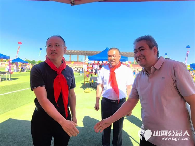 寿阳县卡卡公益联合爱心企业鼎盛源煤层气开发有限公司走进城西小学开展节日慰问共赠送书包马克笔碳素笔笔记本等文具460份物资总价值12800余元 - 第6张