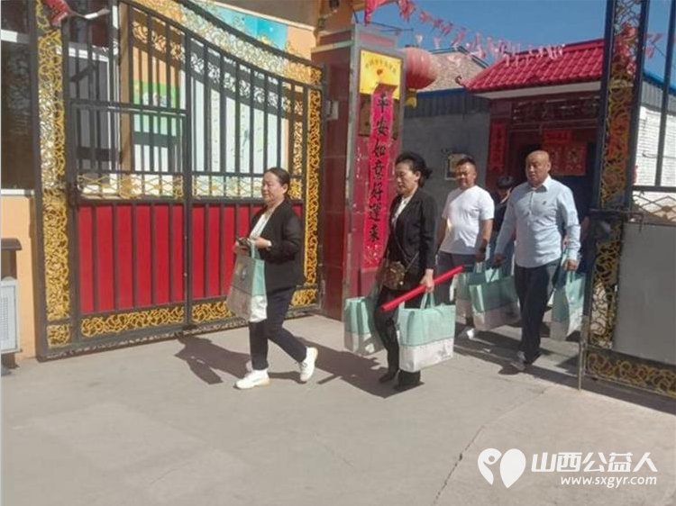 六一国际儿童节尖草坪区妇联携手尖草坪区企业家协会走进柏板乡上薛小学开展慰问活动为学生和幼儿园孩子带来节日的问候和礼物 - 第2张