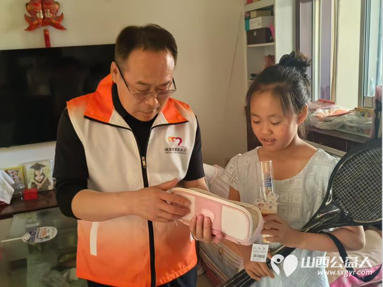 太原市烛光志愿服务中心主任孟小平六一儿童节走访困境儿童送上儿童节礼物 - 第2张 - 山西公益人 太原市烛光志愿服务中心主任孟小平六一儿童节走访困境儿童送上儿童节礼物 - 第2张