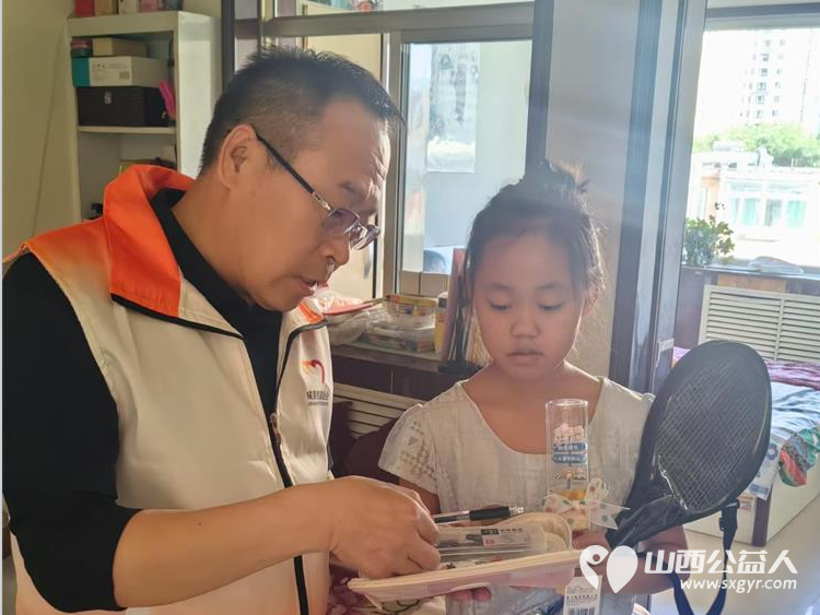太原市烛光志愿服务中心主任孟小平六一儿童节走访困境儿童送上儿童节礼物 - 第1张 - 山西公益人 太原市烛光志愿服务中心主任孟小平六一儿童节走访困境儿童送上儿童节礼物 - 第1张