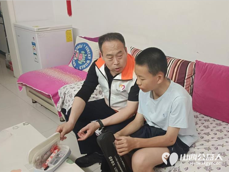 太原市烛光志愿服务中心主任孟小平六一儿童节走访困境儿童送上儿童节礼物 - 第4张 - 山西公益人 太原市烛光志愿服务中心主任孟小平六一儿童节走访困境儿童送上儿童节礼物 - 第4张