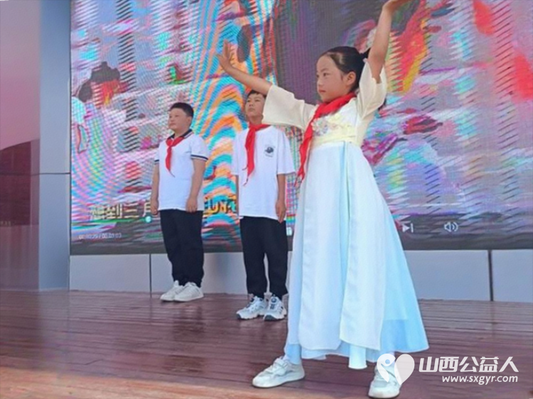 尖草坪区柏板乡上薛小学应邀城乡教育共同体尖草坪区科技实验小学参加毕业季系列活动接受礼物参观学习 - 第7张 - 山西公益人 尖草坪区柏板乡上薛小学应邀城乡教育共同体尖草坪区科技实验小学参加毕业季系列活动接受礼物参观学习 - 第7张
