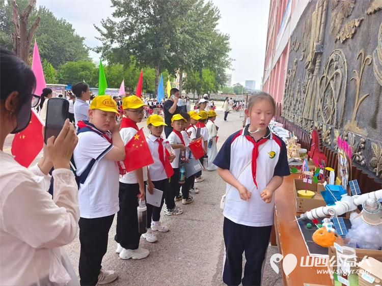 尖草坪区柏板乡上薛小学应邀城乡教育共同体尖草坪区科技实验小学参加毕业季系列活动接受礼物参观学习 - 第4张 - 山西公益人 尖草坪区柏板乡上薛小学应邀城乡教育共同体尖草坪区科技实验小学参加毕业季系列活动接受礼物参观学习 - 第4张