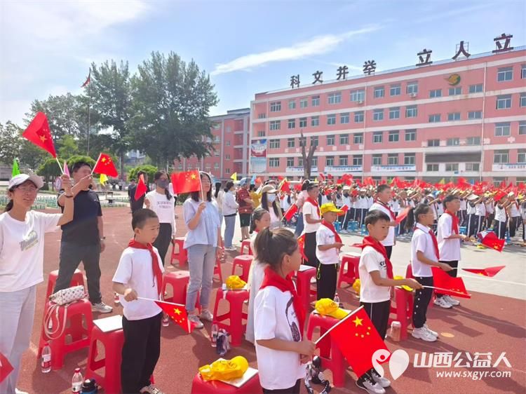 尖草坪区柏板乡上薛小学应邀城乡教育共同体尖草坪区科技实验小学参加毕业季系列活动接受礼物参观学习 - 第3张 - 山西公益人 尖草坪区柏板乡上薛小学应邀城乡教育共同体尖草坪区科技实验小学参加毕业季系列活动接受礼物参观学习 - 第3张