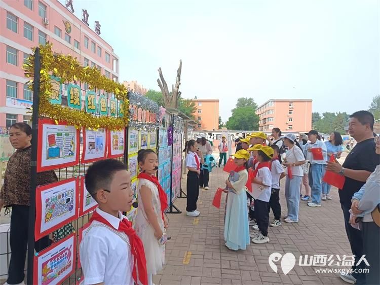 尖草坪区柏板乡上薛小学应邀城乡教育共同体尖草坪区科技实验小学参加毕业季系列活动接受礼物参观学习 - 第5张 - 山西公益人 尖草坪区柏板乡上薛小学应邀城乡教育共同体尖草坪区科技实验小学参加毕业季系列活动接受礼物参观学习 - 第5张