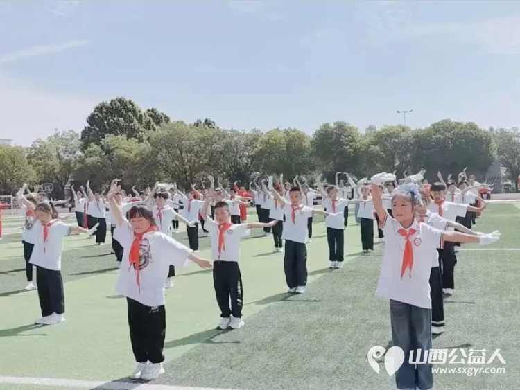 善行暖校园爱心伴成长----山西省晋城市新天和康养集团走进寺庄小学开展爱心捐赠活动有效补齐了我校教学文体物资短板为乡村教育发展注入了温暖力量 - 第11张