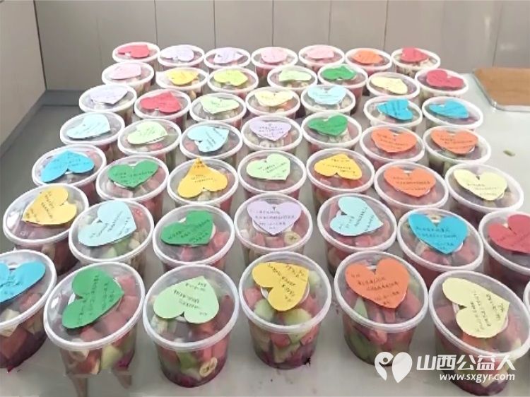 六一暖心行｜晋中市太谷区心连心志愿者协会走进太谷区特殊教育学校以关爱守护星光童心为孩子们送上水果拼盘高糕枣酥礼盒节日零食礼包亲手将礼物递到每一个孩子手中 - 第16张