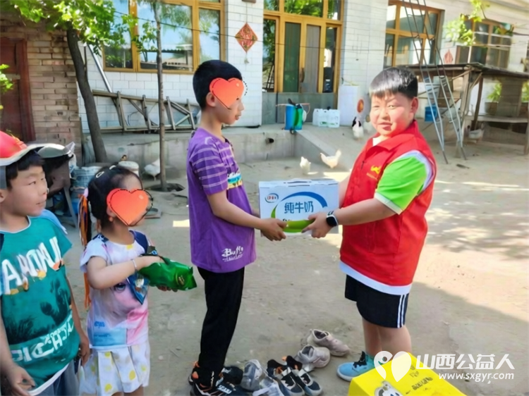 爱心传扬守望花开----忻州市爱心公益协会走进庄磨镇新社村为赵鸿宇、赵思雨、赵雨佳三名孩童送上节日关怀用温情陪伴守护他们的纯真童年 - 第19张 - 山西公益人 爱心传扬守望花开----忻州市爱心公益协会走进庄磨镇新社村为赵鸿宇、赵思雨、赵雨佳三名孩童送上节日关怀用温情陪伴守护他们的纯真童年 - 第19张