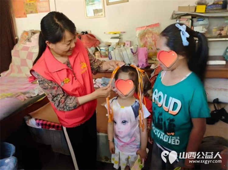 爱心传扬守望花开----忻州市爱心公益协会走进庄磨镇新社村为赵鸿宇、赵思雨、赵雨佳三名孩童送上节日关怀用温情陪伴守护他们的纯真童年 - 第10张 - 山西公益人 爱心传扬守望花开----忻州市爱心公益协会走进庄磨镇新社村为赵鸿宇、赵思雨、赵雨佳三名孩童送上节日关怀用温情陪伴守护他们的纯真童年 - 第10张