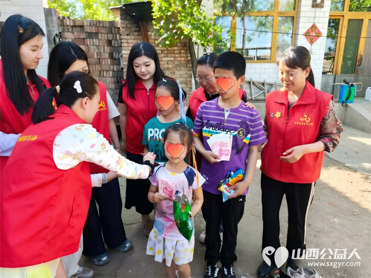 爱心传扬守望花开----忻州市爱心公益协会走进庄磨镇新社村为赵鸿宇、赵思雨、赵雨佳三名孩童送上节日关怀用温情陪伴守护他们的纯真童年 - 第11张 - 山西公益人 爱心传扬守望花开----忻州市爱心公益协会走进庄磨镇新社村为赵鸿宇、赵思雨、赵雨佳三名孩童送上节日关怀用温情陪伴守护他们的纯真童年 - 第11张