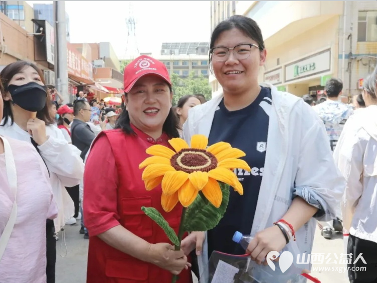暖心助考助梦启航----6月7日临汾市文明交通志愿者协会组织273名志愿者奔赴各个考点开展爱心护考志愿服务用暖心行动为广大考生保驾护航 - 第16张 - 山西公益人 暖心助考助梦启航----6月7日临汾市文明交通志愿者协会组织273名志愿者奔赴各个考点开展爱心护考志愿服务用暖心行动为广大考生保驾护航 - 第16张