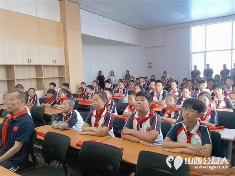 学习雷锋·阳光精神 让爱回家在行动 山西好人张小义携山西弘武百家联合体育健身有限公司为清徐县徐沟中心小学校25名困境儿童筹备了专属爱心物资让爱心永不散场 - 第21张
