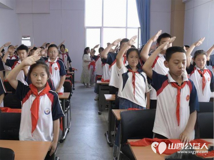 学习雷锋·阳光精神 让爱回家在行动 山西好人张小义携山西弘武百家联合体育健身有限公司为清徐县徐沟中心小学校25名困境儿童筹备了专属爱心物资让爱心永不散场 - 第5张