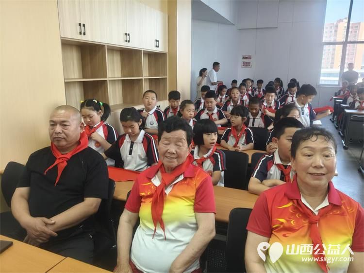 学习雷锋·阳光精神 让爱回家在行动 山西好人张小义携山西弘武百家联合体育健身有限公司为清徐县徐沟中心小学校25名困境儿童筹备了专属爱心物资让爱心永不散场 - 第20张