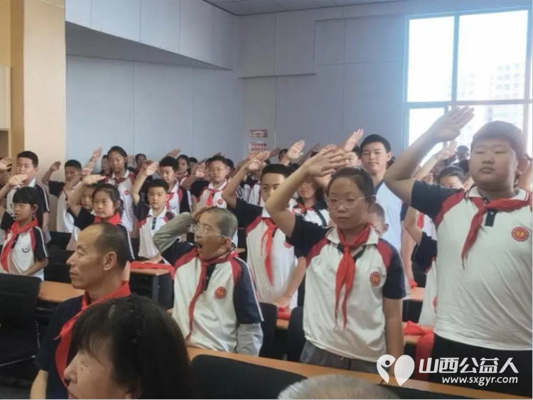 学习雷锋·阳光精神 让爱回家在行动 山西好人张小义携山西弘武百家联合体育健身有限公司为清徐县徐沟中心小学校25名困境儿童筹备了专属爱心物资让爱心永不散场 - 第6张