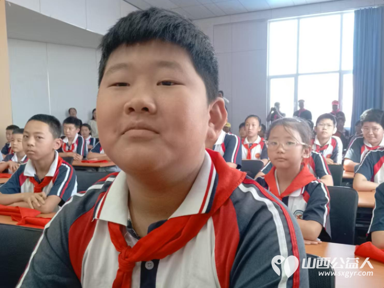 学习雷锋·阳光精神 让爱回家在行动 山西好人张小义携山西弘武百家联合体育健身有限公司为清徐县徐沟中心小学校25名困境儿童筹备了专属爱心物资让爱心永不散场 - 第17张