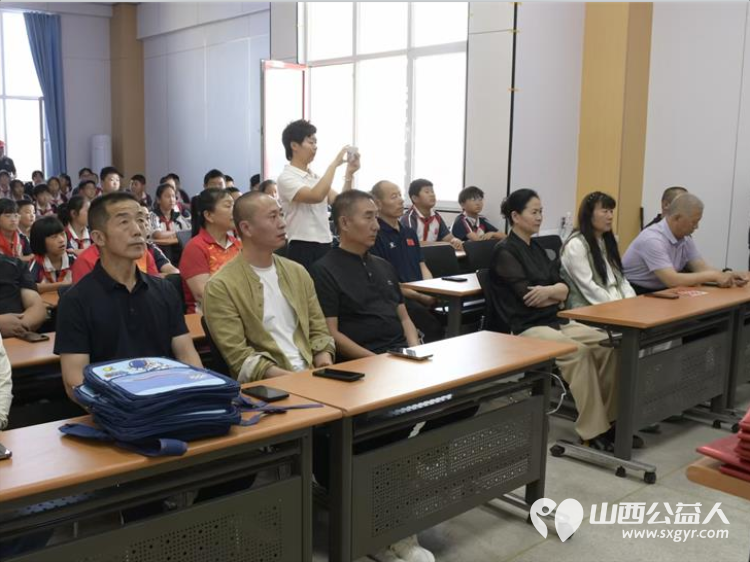 学习雷锋·阳光精神 让爱回家在行动 山西好人张小义携山西弘武百家联合体育健身有限公司为清徐县徐沟中心小学校25名困境儿童筹备了专属爱心物资让爱心永不散场 - 第22张