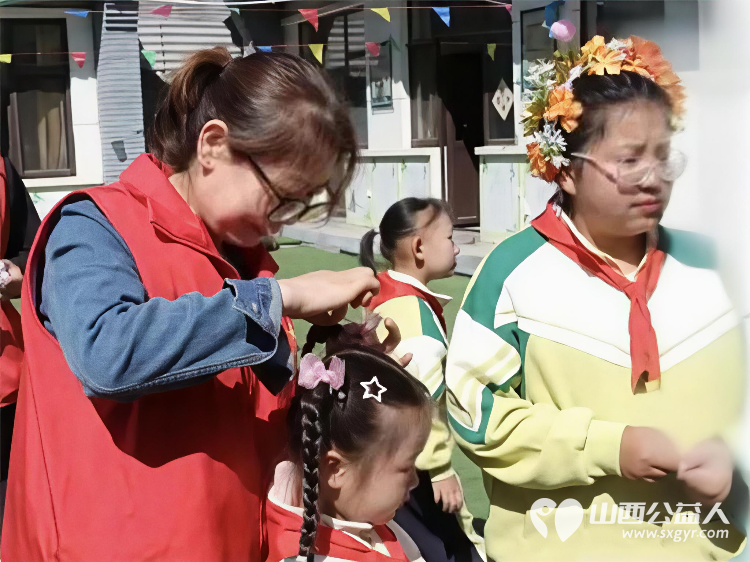 公益暖童心六一伴成长----忻州市爱心公益协会情系深山小学走进五台山杨柏峪小学与全校师生共庆六一将满载善意的文具体育用品零食爱心物资悉数送达校园 - 第9张 - 山西公益人 公益暖童心六一伴成长----忻州市爱心公益协会情系深山小学走进五台山杨柏峪小学与全校师生共庆六一将满载善意的文具体育用品零食爱心物资悉数送达校园 - 第9张